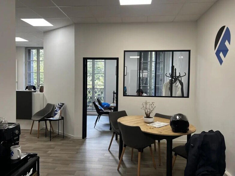 Bureau dans Marseille à louer - Photo du bâtiment - Image 1 de 5