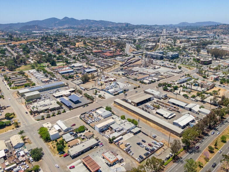 529 W 4th Ave, Escondido, CA à louer - Photo du bâtiment - Image 2 de 7