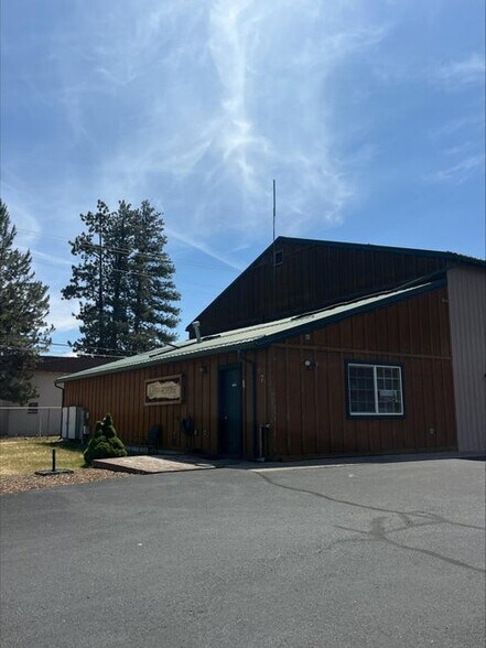 307 W Sisters Park Dr, Sisters, OR à vendre - Photo du bâtiment - Image 2 de 12