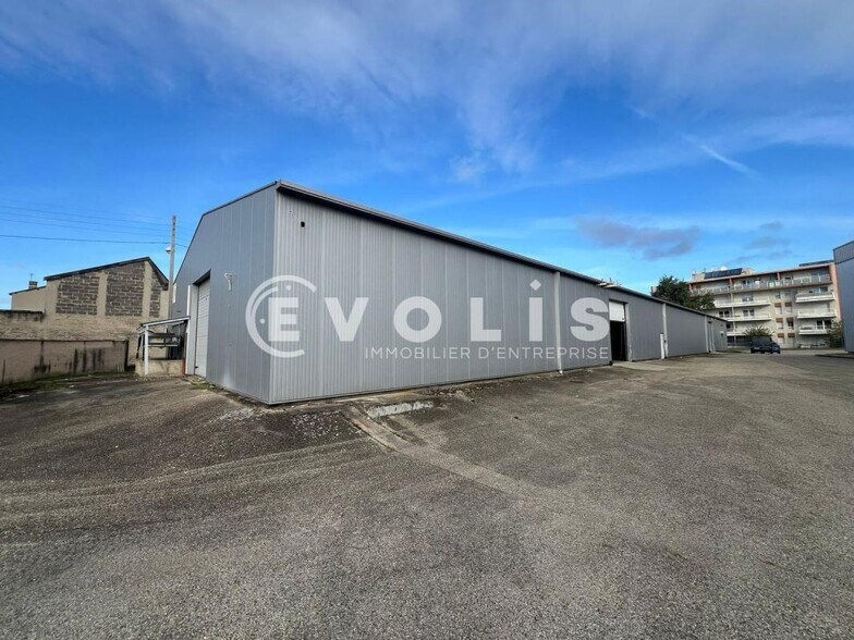 Flex dans Venissieux à louer - Photo du bâtiment - Image 1 de 15