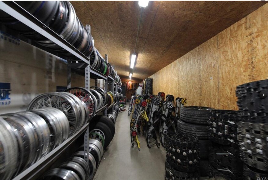 585 S Main St, Central Square, NY à vendre - Photo du bâtiment - Image 3 de 60