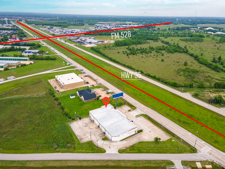 2101 Alvin Byp, Alvin, TX for lease - Building Photo - Image 3 of 5