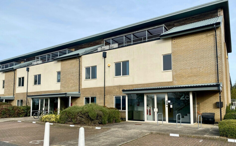 2C Washingley Rd, Huntingdon à louer - Photo du bâtiment - Image 2 de 19