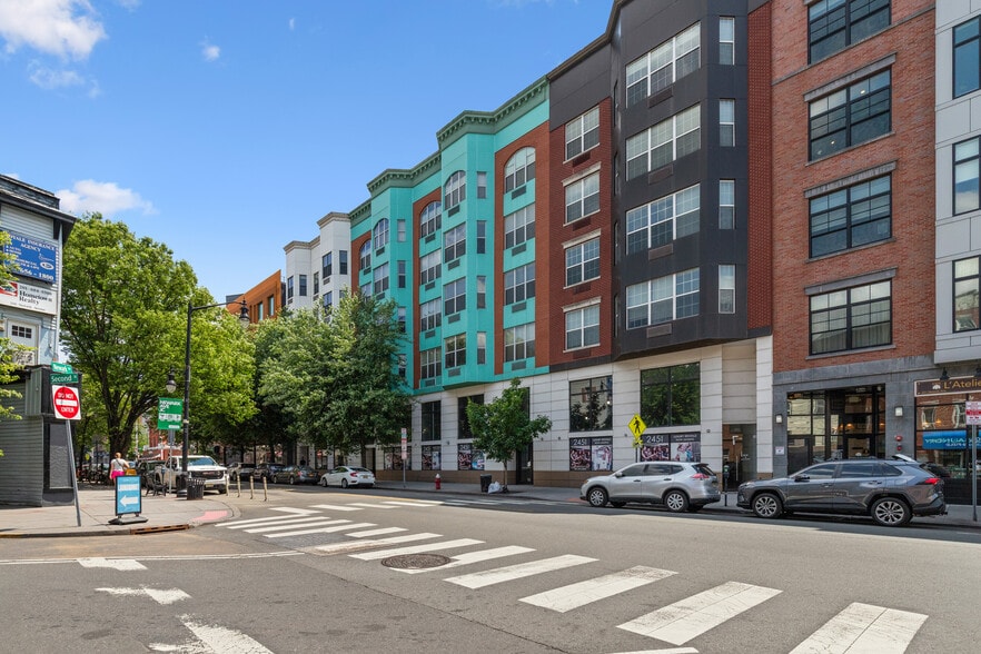 245 Newark Ave, Jersey City, NJ for lease - Building Photo - Image 1 of 17