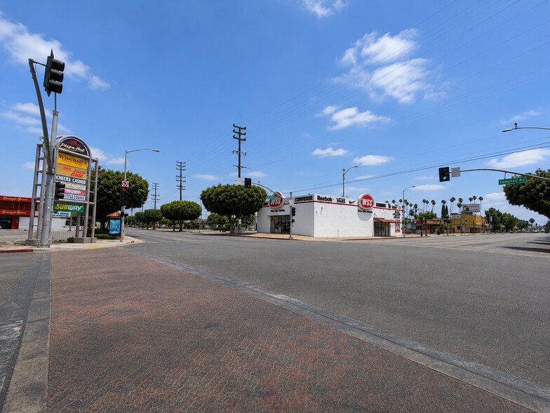 1511 E Florence Ave, Los Angeles, CA à louer - Photo du bâtiment - Image 2 de 8