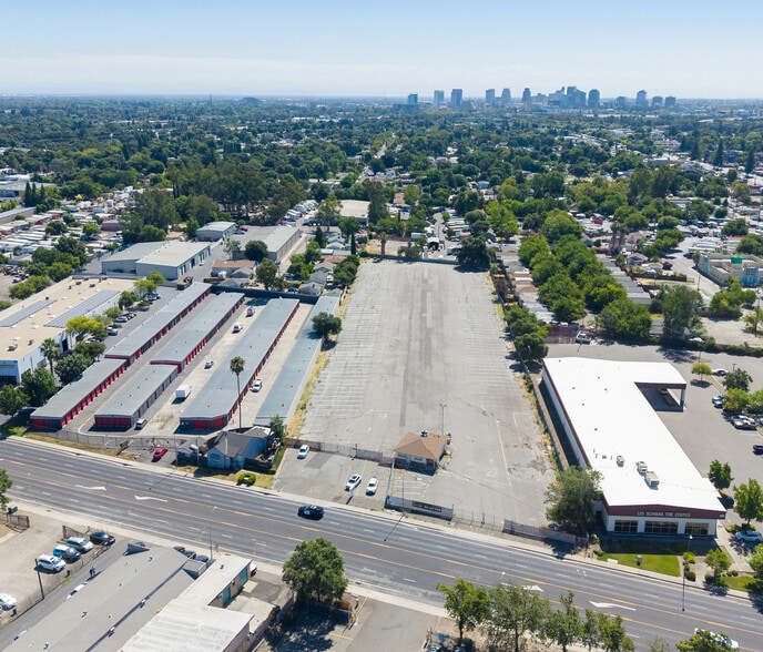 601 Harbor Blvd, West Sacramento, CA à louer - Photo principale - Image 1 de 3