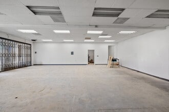 1900 S La Brea Ave, Los Angeles, CA for lease Building Photo- Image 2 of 3