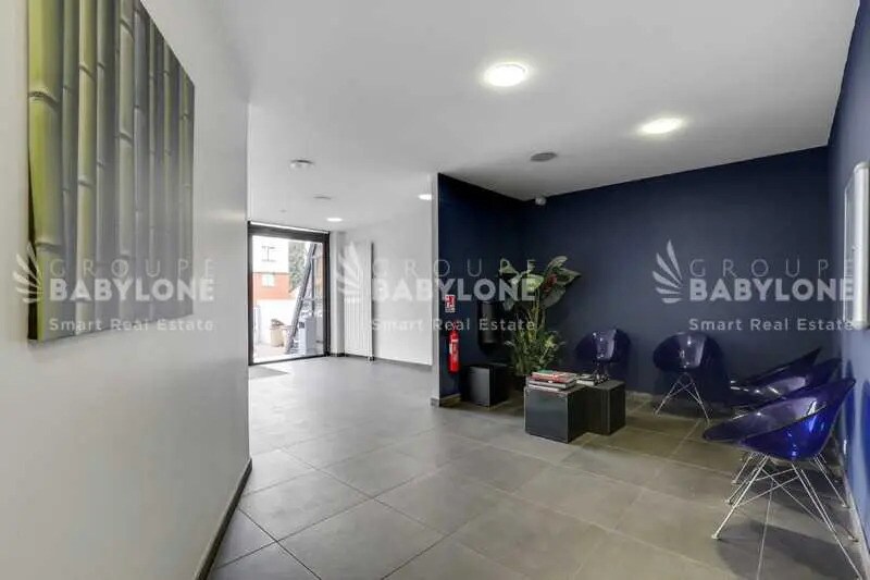 Office in Courbevoie for lease Lobby- Image 1 of 9