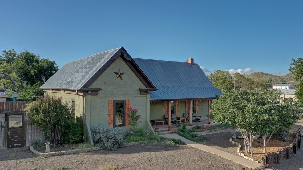 405 W Avenue E, Alpine, TX for sale - Building Photo - Image 1 of 44