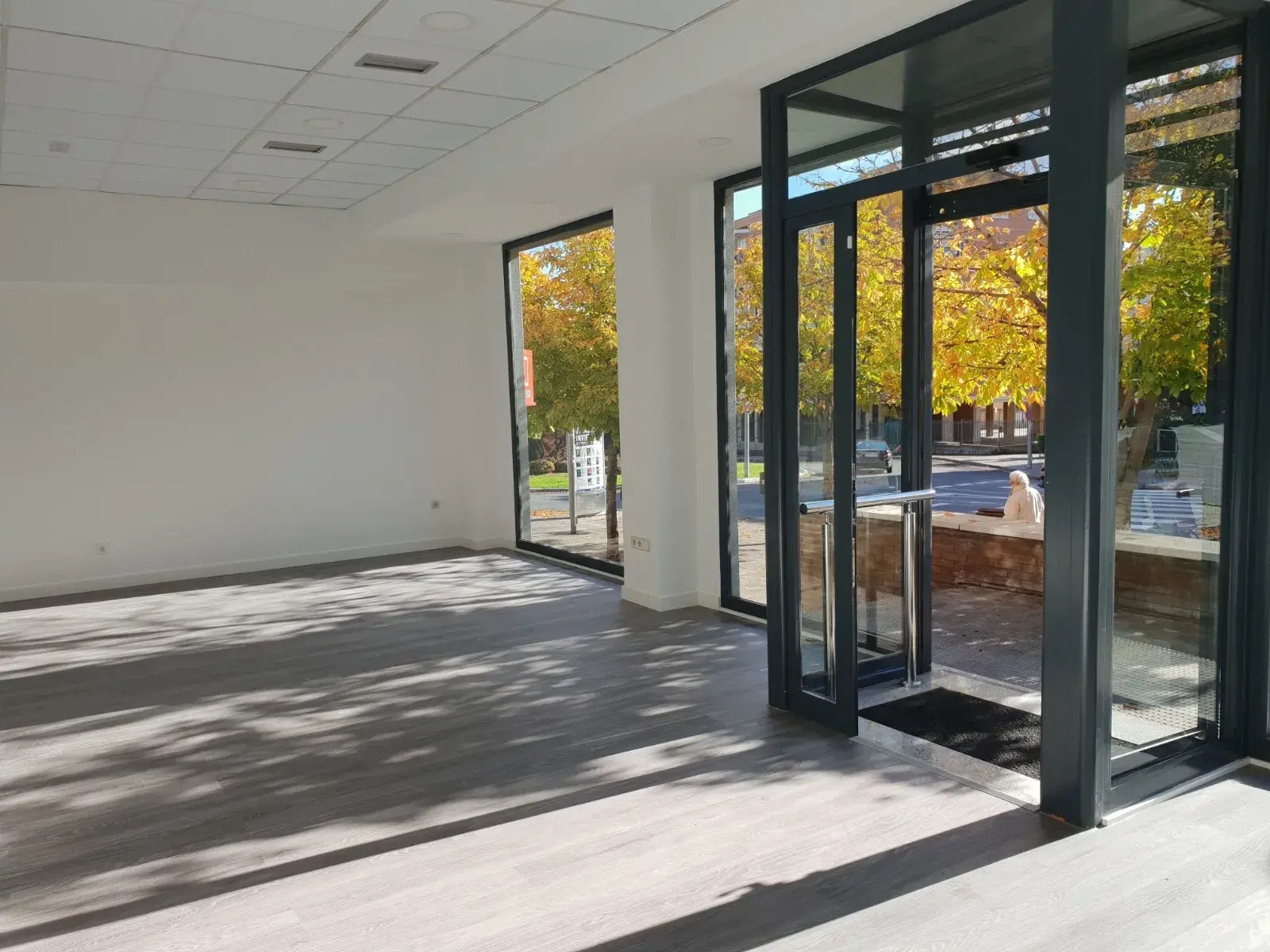 Retail in Coslada, Madrid for lease Interior Photo- Image 1 of 5