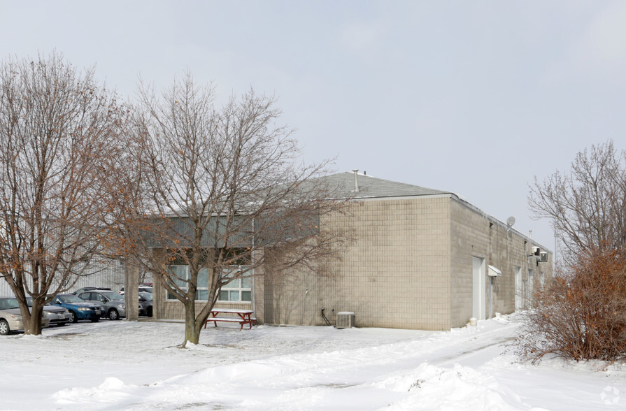 180 Shearson Cres, Cambridge, ON à louer - Photo du bâtiment - Image 2 de 2