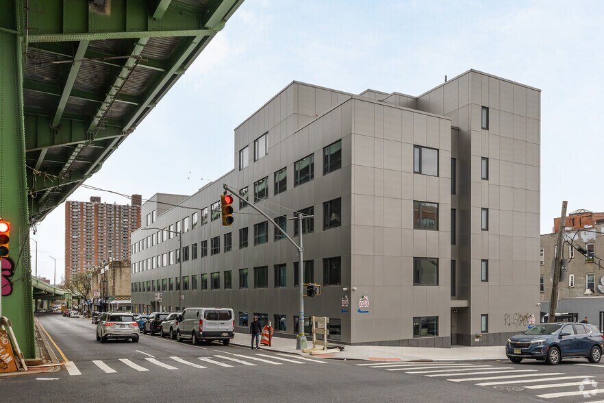 6002-6020 3rd Ave, Brooklyn, NY à louer - Photo du bâtiment - Image 2 de 23