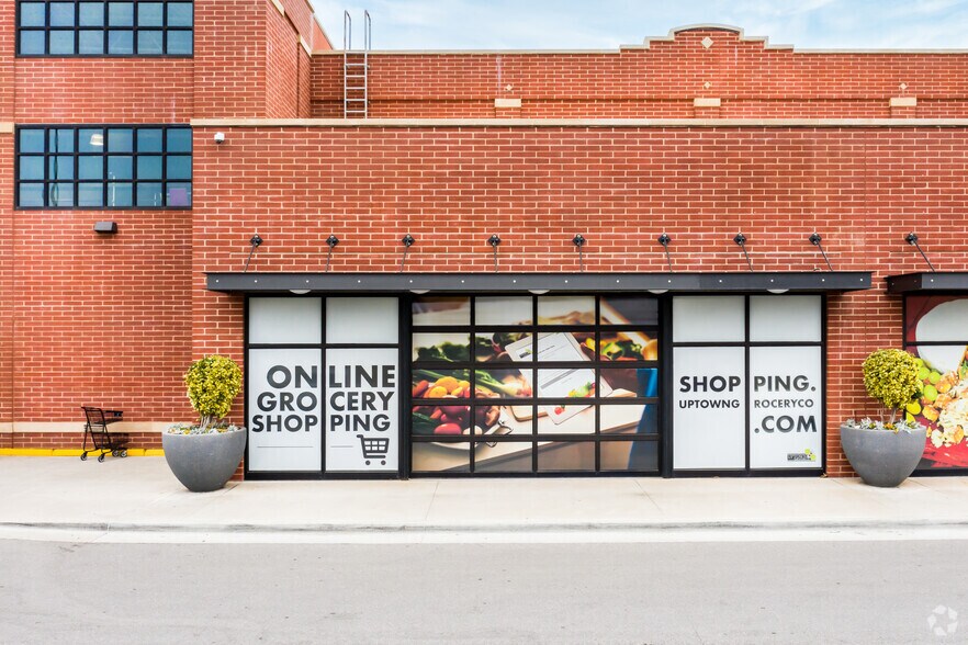 9515 N May Ave, Oklahoma City, OK à louer - Photo du bâtiment - Image 2 de 7