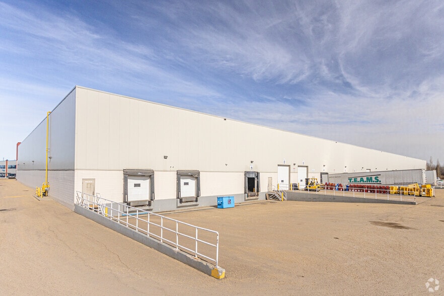 5613-5645 70 St NW, Edmonton, AB for lease - Building Photo - Image 2 of 4