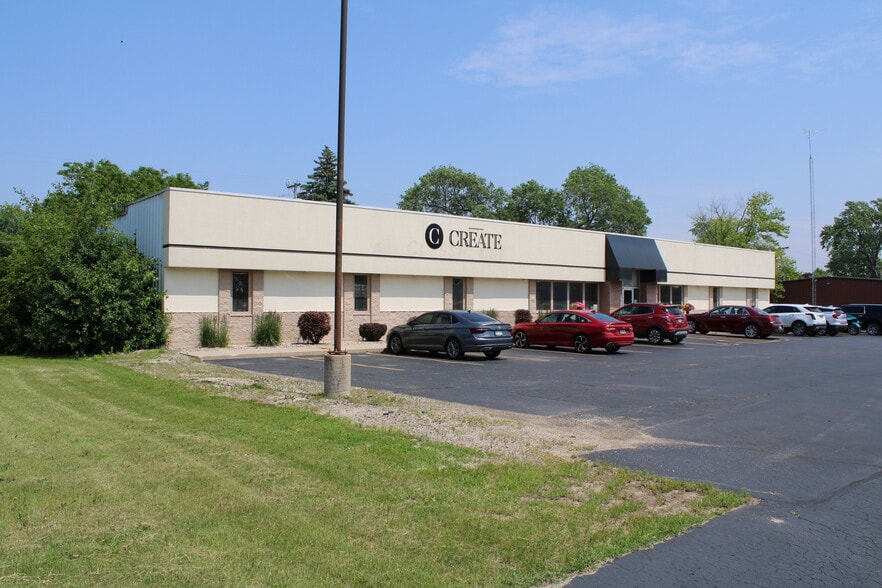 432 Prospect Ave, North Fond Du Lac, WI for sale - Building Photo - Image 2 of 36