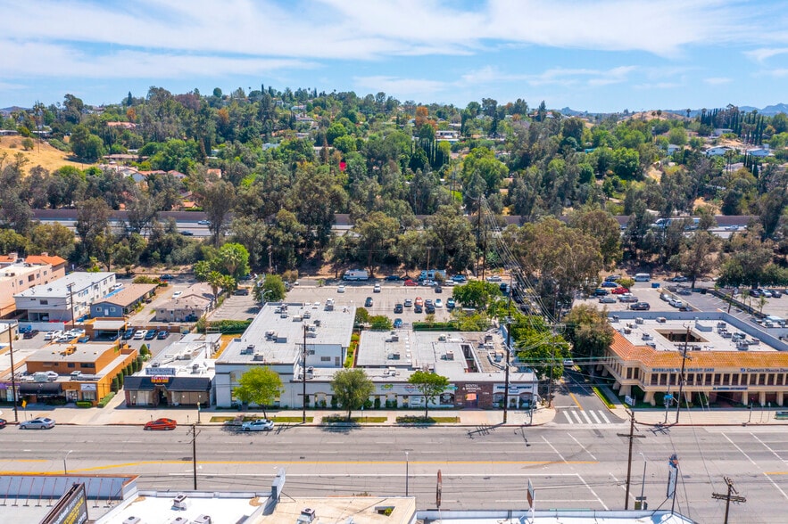 22554 Ventura Blvd, Woodland Hills, CA for lease - Building Photo - Image 1 of 10