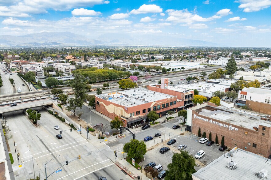 115-237 E 2nd St, Pomona, CA à louer - Photo du bâtiment - Image 2 de 16