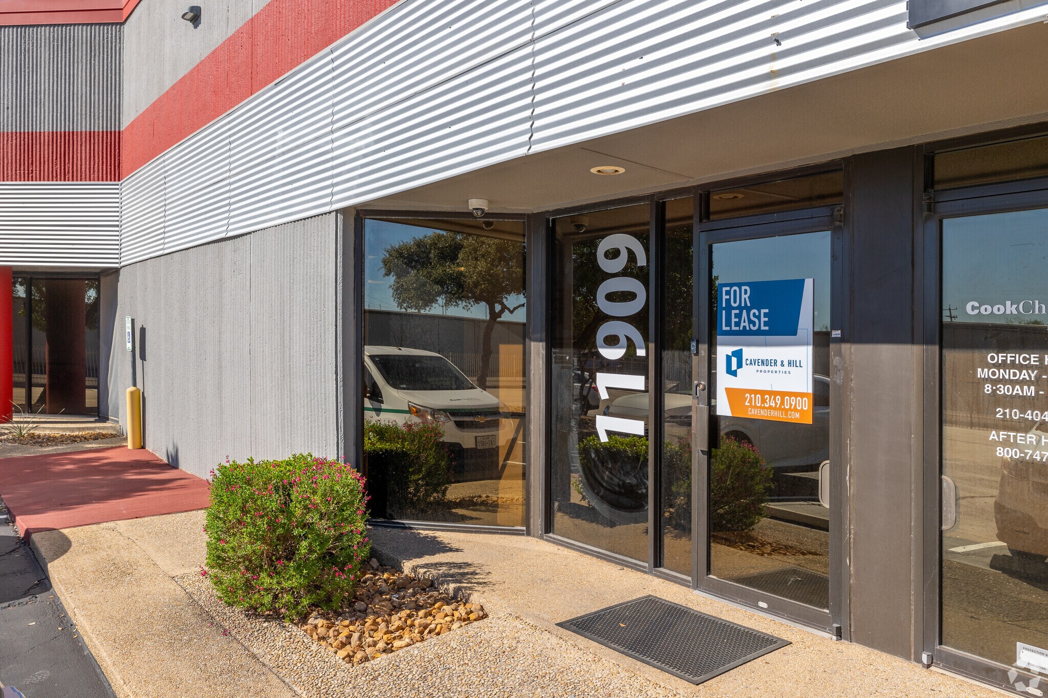 11905-11945 Starcrest Dr, San Antonio, TX for lease Building Photo- Image 1 of 23