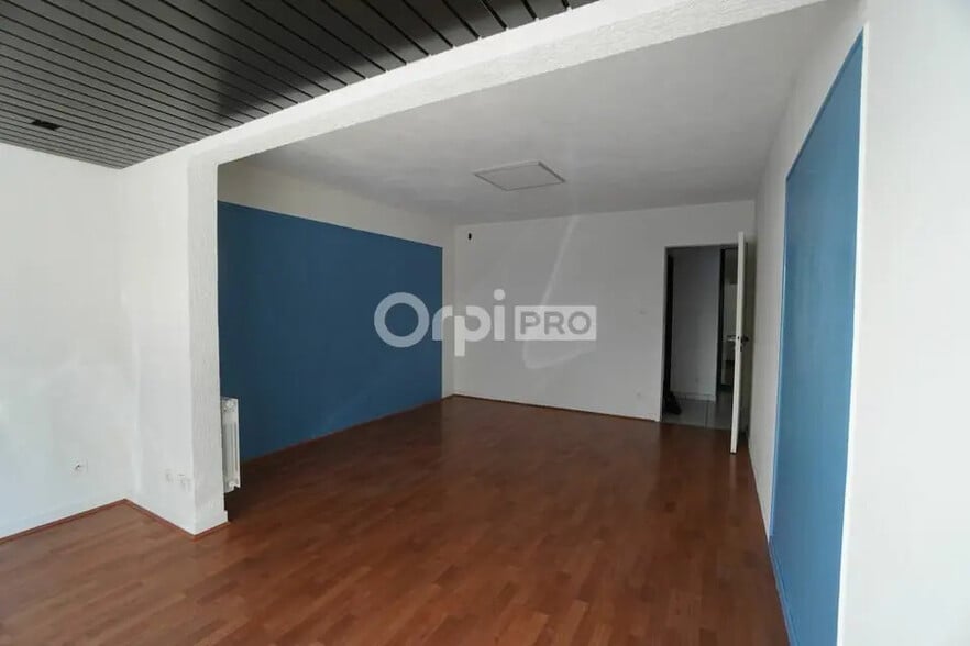 Office in Dijon for lease - Building Photo - Image 2 of 6