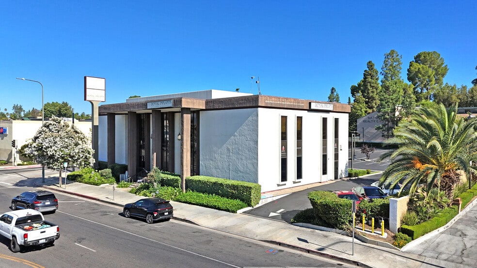 19900 Ventura Blvd, Woodland Hills, CA for lease - Building Photo - Image 2 of 6
