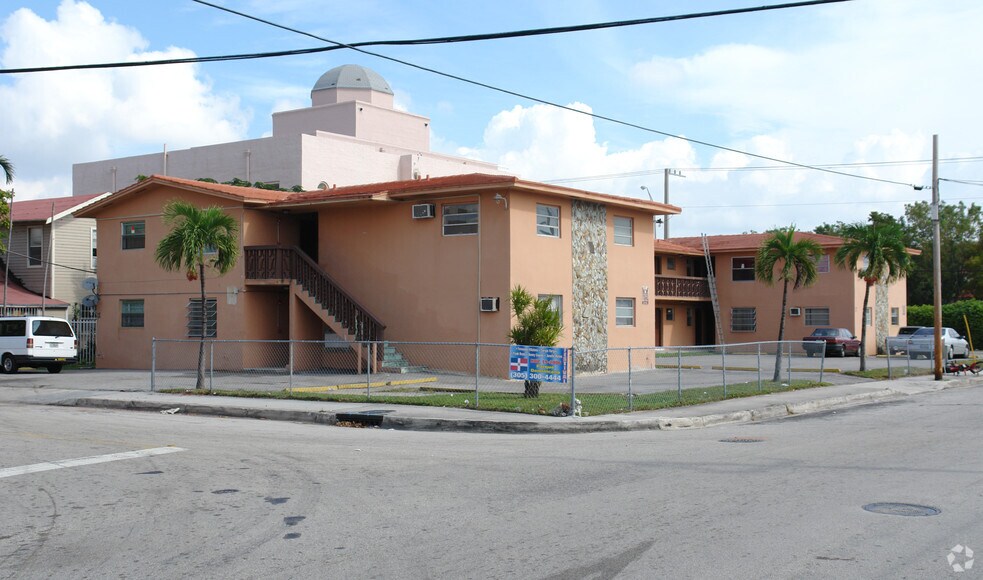 1701 SW 3rd St, Miami, FL à vendre - Photo du bâtiment - Image 2 de 2