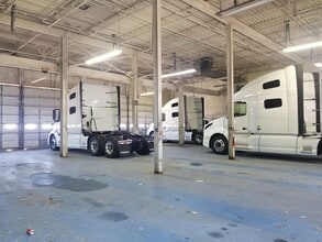 1125 E Alexis Rd, Toledo, OH à louer Photo intérieure- Image 2 de 12