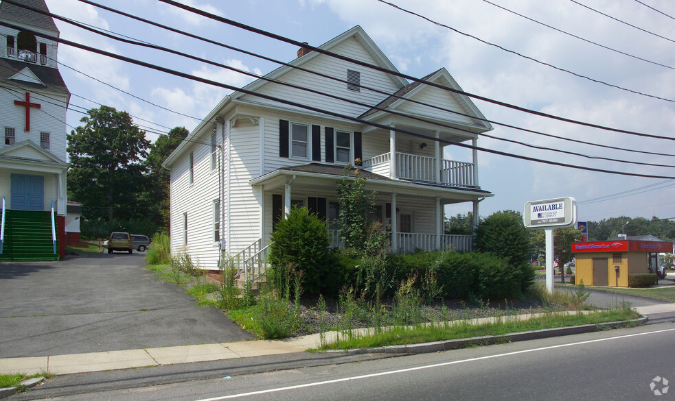 14 S Westfield St, Feeding Hills, MA à vendre - Photo principale - Image 1 de 1