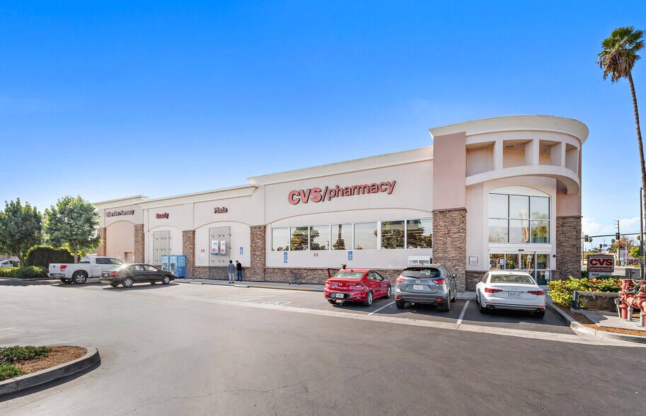 1616-1680 W Katella Ave, Anaheim, CA à louer - Photo du bâtiment - Image 3 de 4