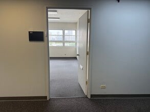 307 Lewers St, Honolulu, HI for lease Interior Photo- Image 1 of 10