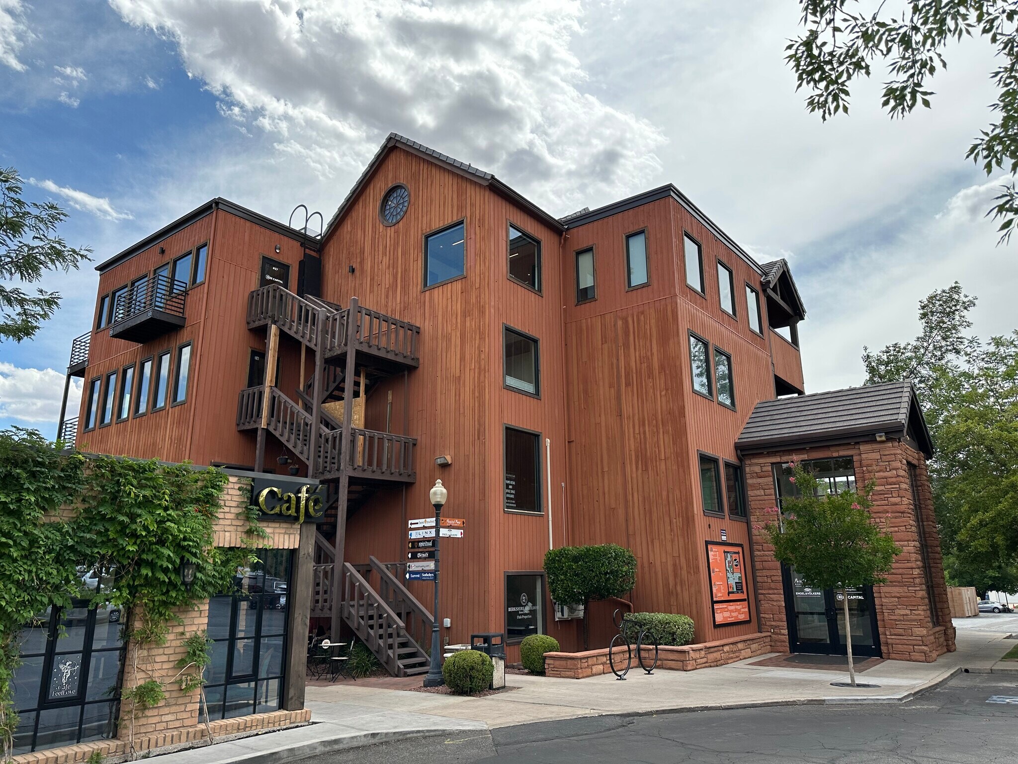 2 W Saint George Blvd, St George, UT for lease Building Photo- Image 1 of 32