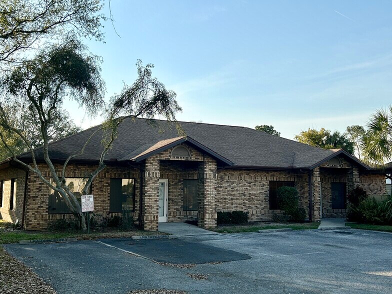 Law Office & Medical Office portfolio of 2 properties for sale on LoopNet.ca - Primary Photo - Image 1 of 22