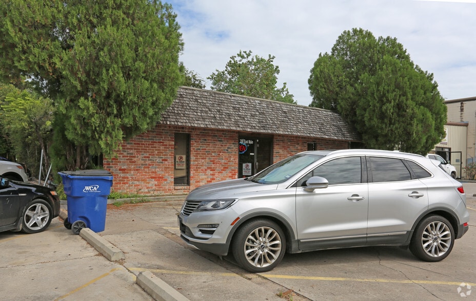208 E Main St, Tomball, TX for sale - Building Photo - Image 2 of 2