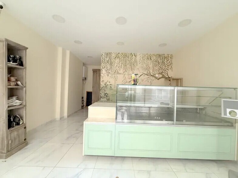 Commerce de détail dans Rueil-Malmaison à louer - Photo intérieure - Image 3 de 4