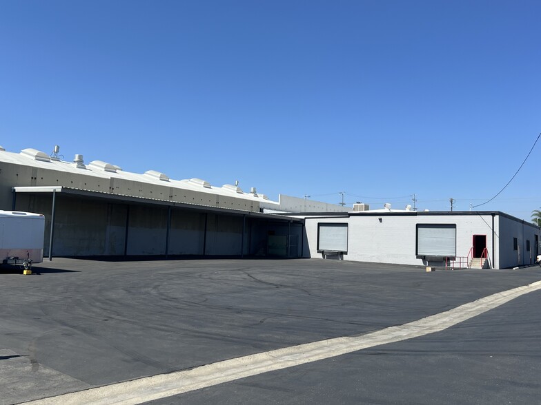 13222-13226 Saticoy St, North Hollywood, CA for lease - Building Photo - Image 1 of 12