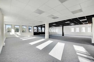 Office in Malakoff for lease Interior Photo- Image 2 of 3