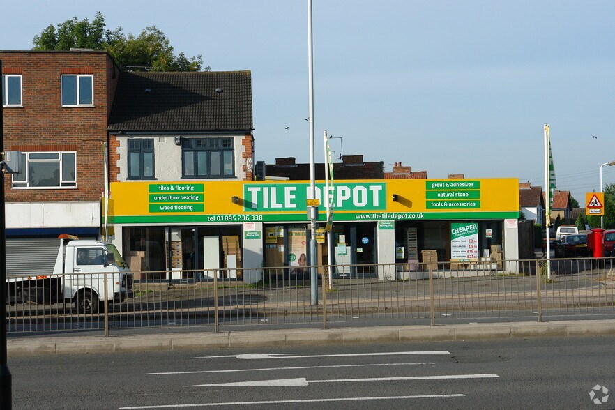 13-14 Uxbridge Rd, Uxbridge à louer - Photo principale - Image 1 de 1