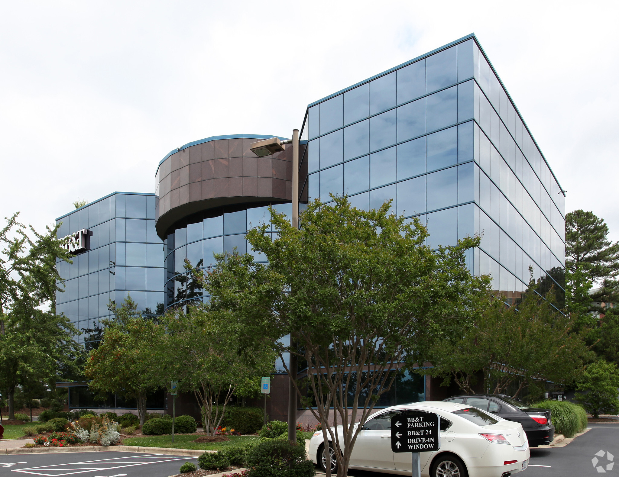 Retail in Durham, NC for sale Primary Photo- Image 1 of 1