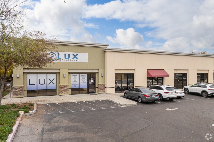 325 Mall Dr, Hanford, CA à vendre - Photo du bâtiment - Image 2 de 6