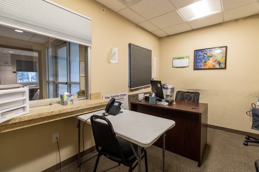 1288 Veterans Hwy, Levittown, PA à vendre - Photo intérieure - Image 3 de 24