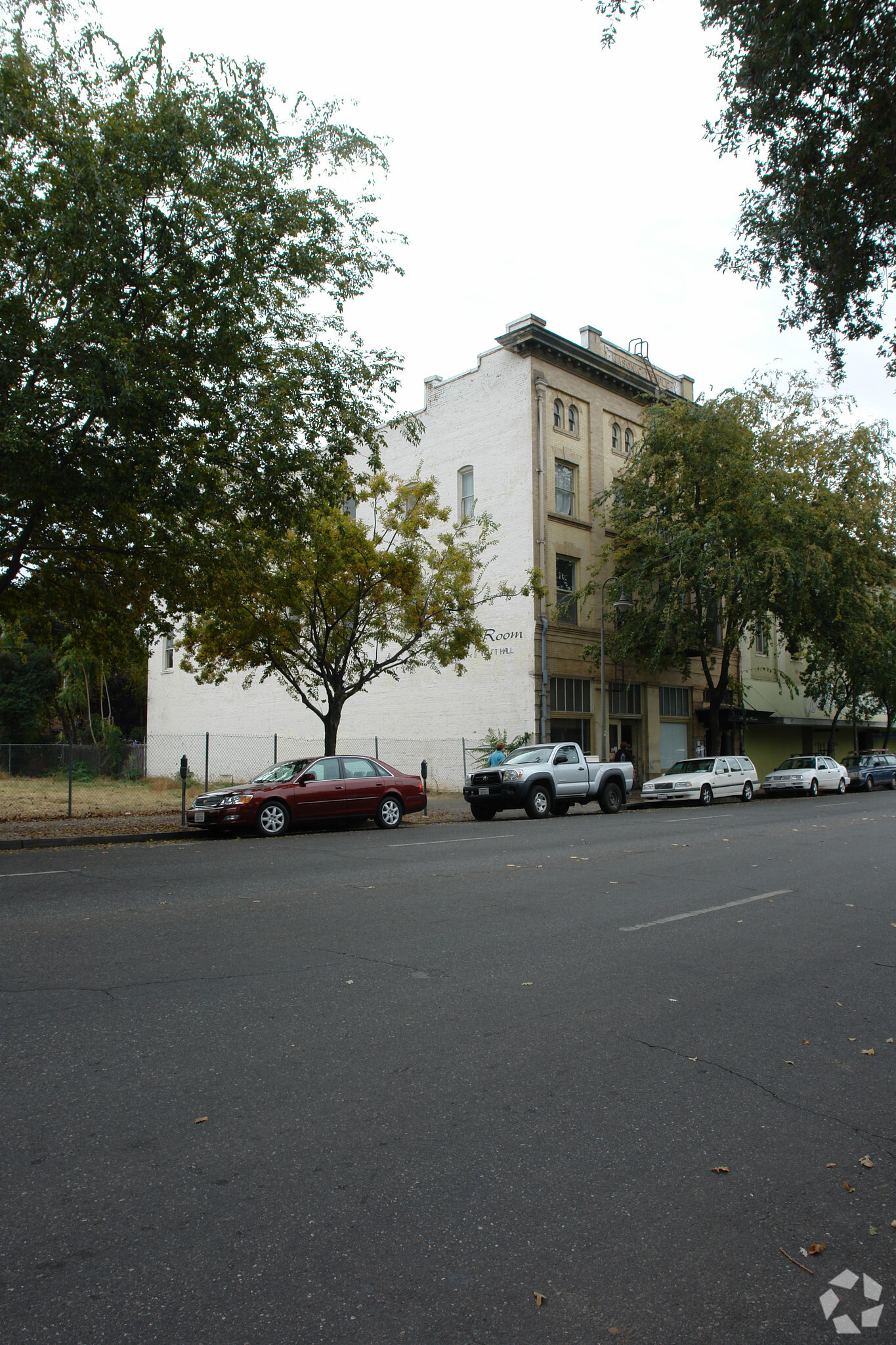 131 W 1st St, Chico, CA à louer Photo principale- Image 1 de 23