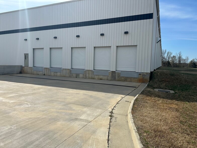 233 Cane Creek Parkway, Ringgold, VA for sale - Building Photo - Image 2 of 3