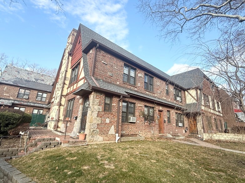 190-17 Crocheron Ave, Flushing, NY for sale - Building Photo - Image 2 of 17