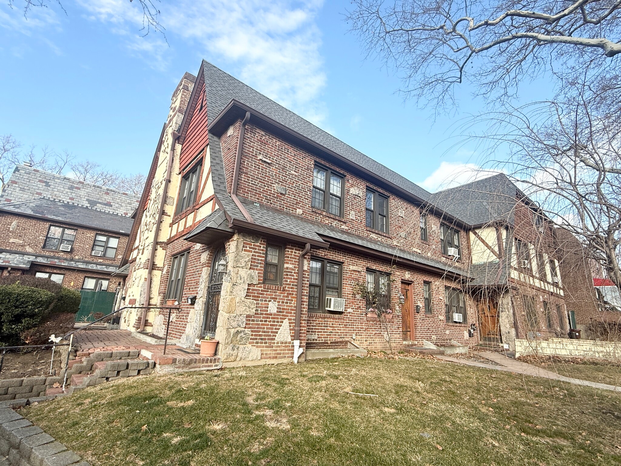 190-17 Crocheron Ave, Flushing, NY for sale Primary Photo- Image 1 of 19