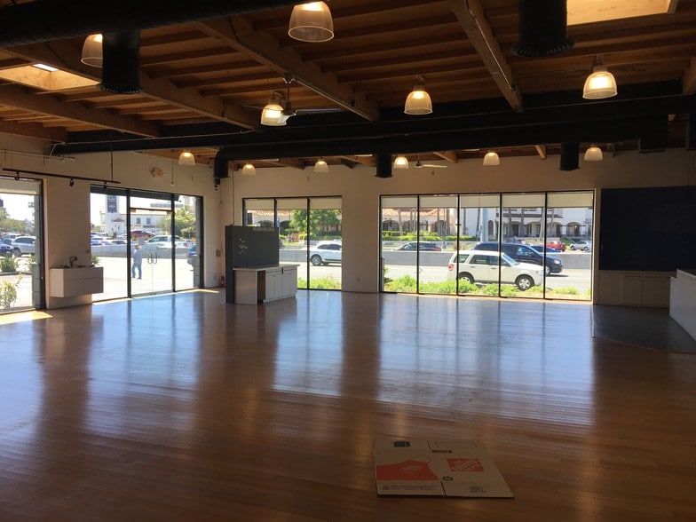1920 Newport Blvd, Costa Mesa, CA for lease - Interior Photo - Image 3 of 5