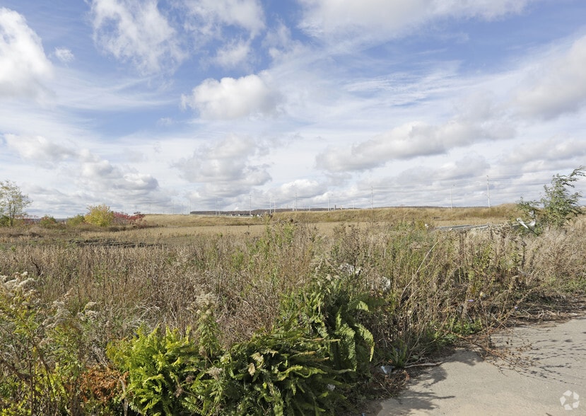 Louis St Laurent Ave, Milton, ON for sale - Primary Photo - Image 1 of 1