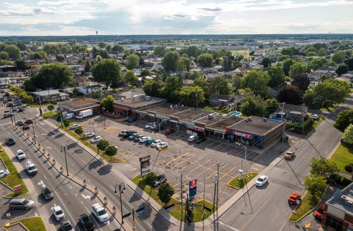 417-445 Boul Lacombe, Repentigny, QC for sale Primary Photo- Image 1 of 1