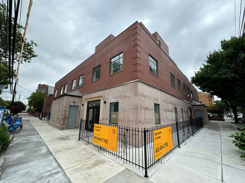 60-11 60th St, Flushing, NY à louer - Photo du bâtiment - Image 2 de 15
