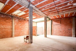 Plus de détails pour Multi-résidentiel à vendre