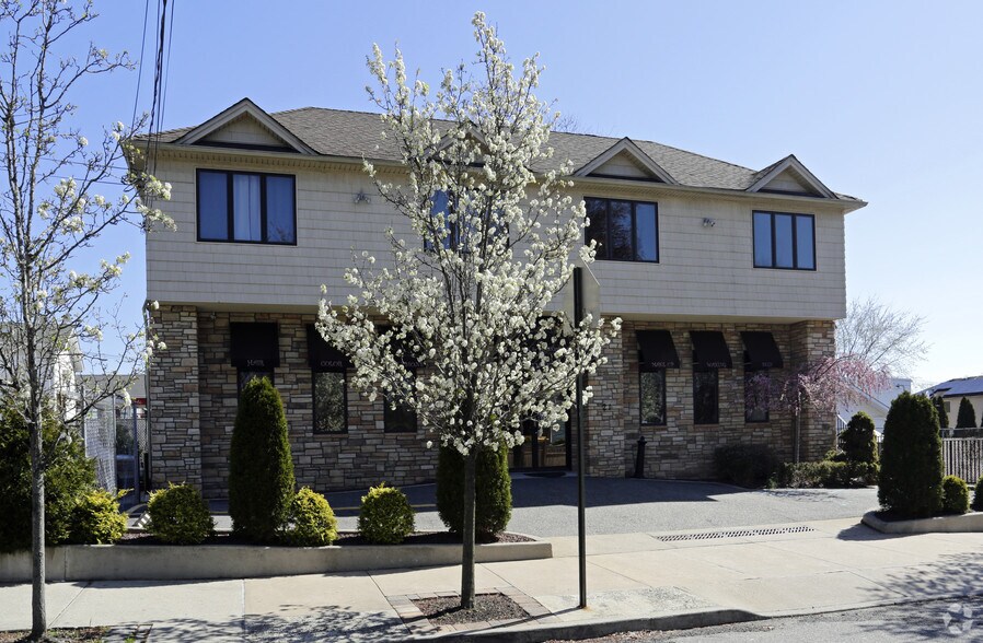 21 Prall Ave, Staten Island, NY à vendre - Photo du bâtiment - Image 3 de 45