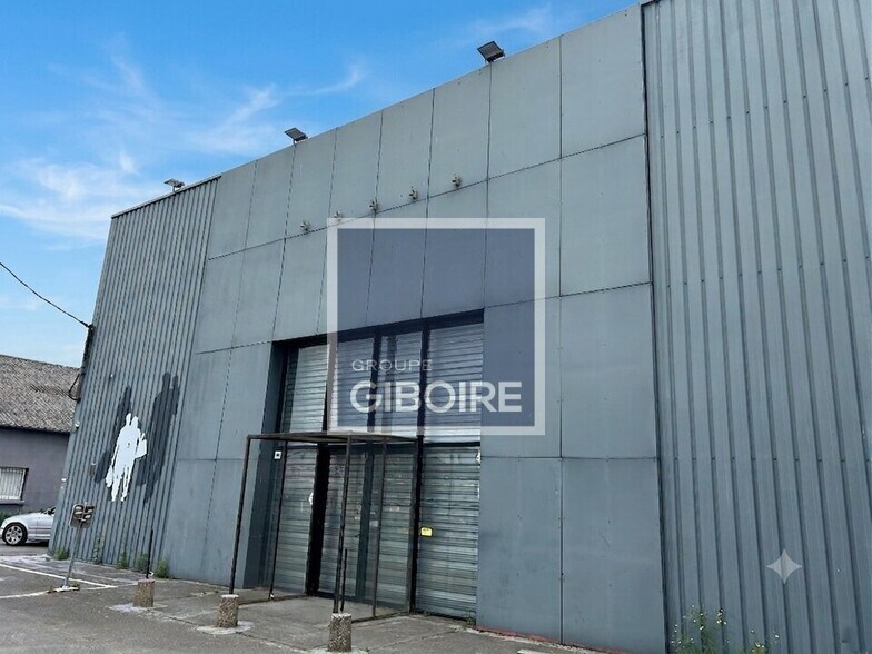 Commerce de détail dans Rennes à louer - Photo du bâtiment - Image 1 de 8